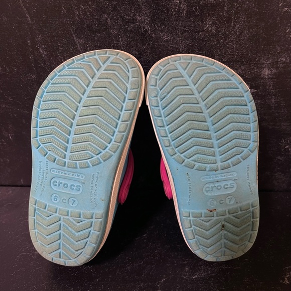 2 Pairs of Crocs size 6/7 teal with purple and blue with pink - Picture 5 of 5